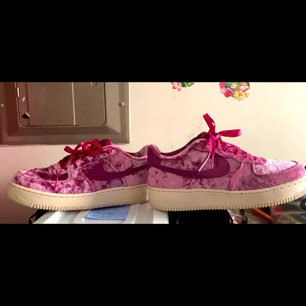Nike AirForce 1 LV8 Velvet Berry